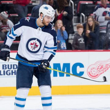 Puck-hungry Lowry not an average fourth-line grinder